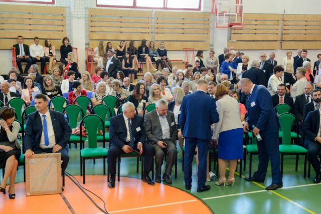 Przemarsz uczestników Jubileuszu Szkoły